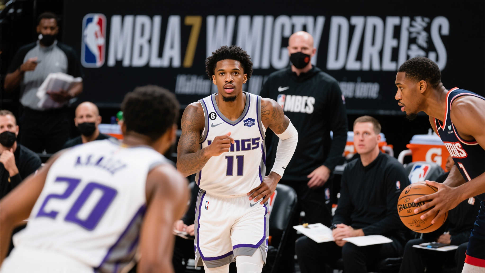 决战G7前:亚历山大发号施令,杰伦威展露真言,哈利伯顿沉着应对 对于球队而言,总决赛第七场是命运之战。队伍核心人物